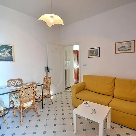 Apartment Sleeps 4 Pool Air Con Wifi