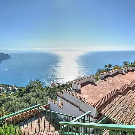 Sleeps 4 Pool Air Con Wifi Ravello